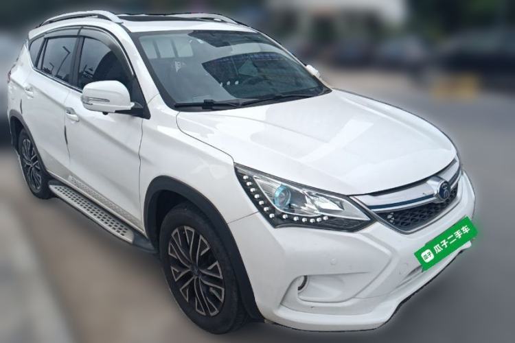 Used BYD Song New Energy 2017 Song DM 1.5TID All-Wheel Drive Luxury Model Front Right 45 Deg