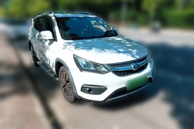 Used BYD Song New Energy 2017 Song DM 1.5TID All-Wheel Drive Luxury Model Front Right 45 Deg