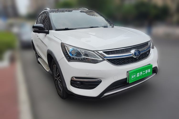 Used BYD Song New Energy 2017 Song DM 1.5TID All-Wheel Drive Luxury Model Front Right 45 Deg