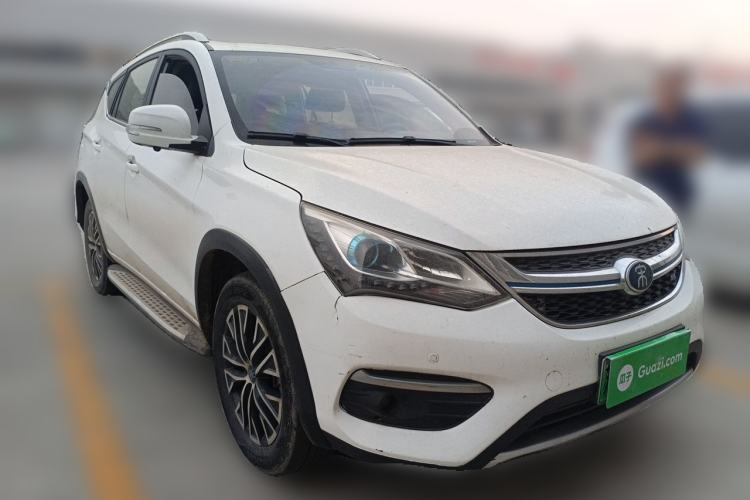 Used BYD Song New Energy 2017 Song DM 1.5TID All-Wheel Drive Luxury Model Front Right 45 Deg