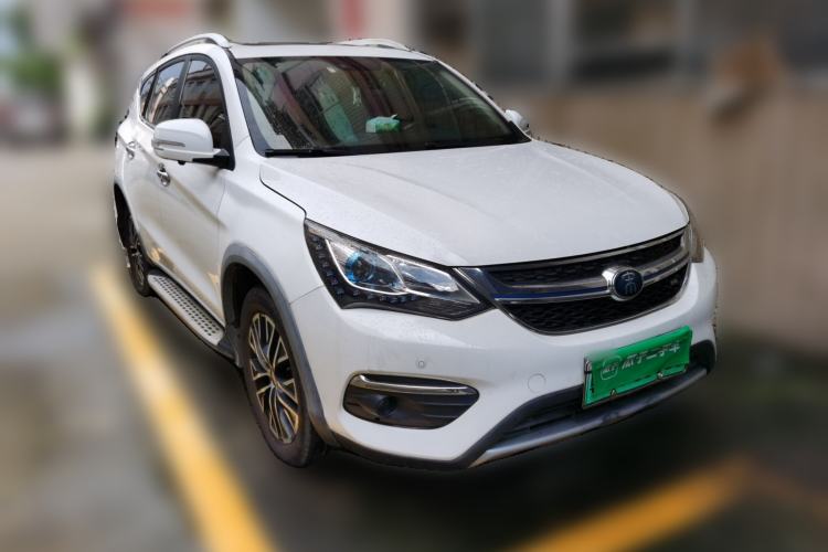 Used BYD Song New Energy 2017 Song DM 1.5TID All-Wheel Drive Luxury Model Front Right 45 Deg