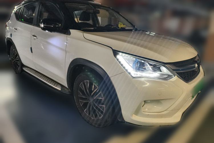 Used BYD Song New Energy 2017 Song DM 1.5TID All-Wheel Drive Luxury Model Front Right 45 Deg