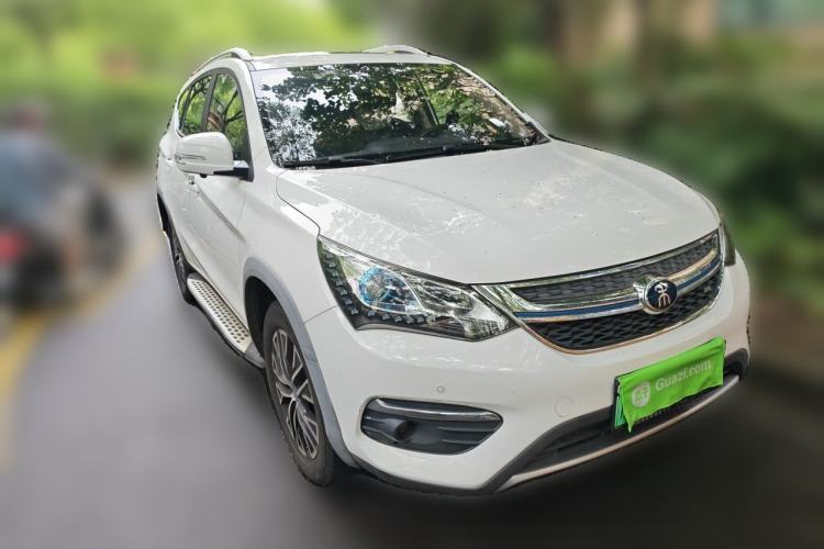 Used BYD Song New Energy 2017 Song DM 1.5TID All-Wheel Drive Luxury Model Front Right 45 Deg