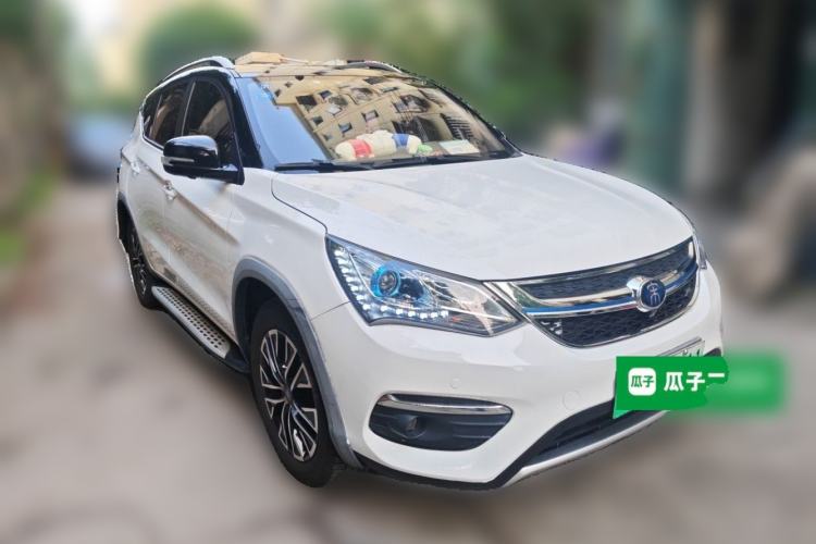 Used BYD Song New Energy 2017 Song DM 1.5TID All-Wheel Drive Luxury Model Front Right 45 Deg