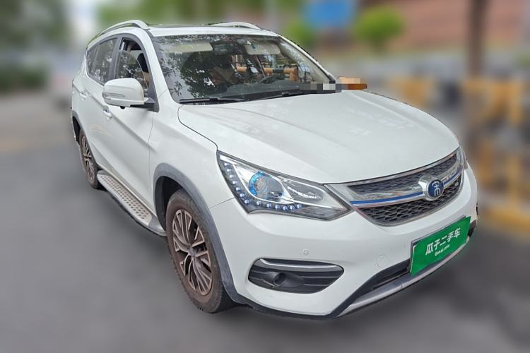 Used BYD Song New Energy 2017 Song DM 1.5TID All-Wheel Drive Luxury Model Front Right 45 Deg