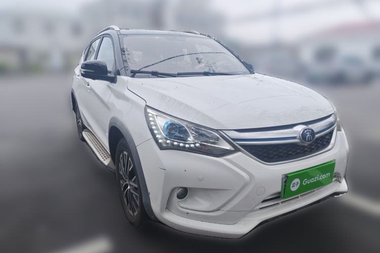 Used BYD Song New Energy 2017 Song DM 1.5TID All-Wheel Drive Luxury Model Front Right 45 Deg