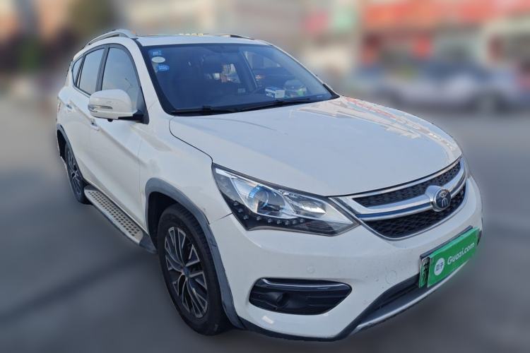 Used BYD Song New Energy 2017 Song DM 1.5TID All-Wheel Drive Luxury Model Front Right 45 Deg