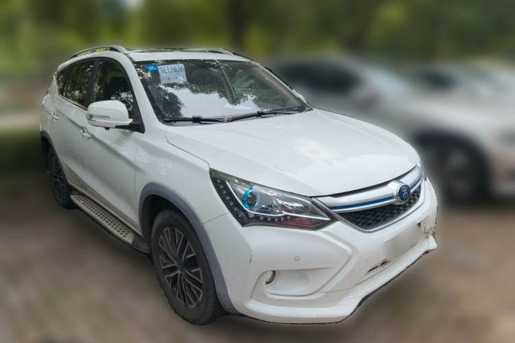 Used BYD Song New Energy 2017 Song DM 1.5TID All-Wheel Drive Luxury Model Front Right 45 Deg