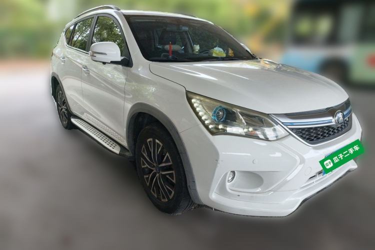 Used BYD Song New Energy 2017 Song DM 1.5TID All-Wheel Drive Luxury Model Front Right 45 Deg