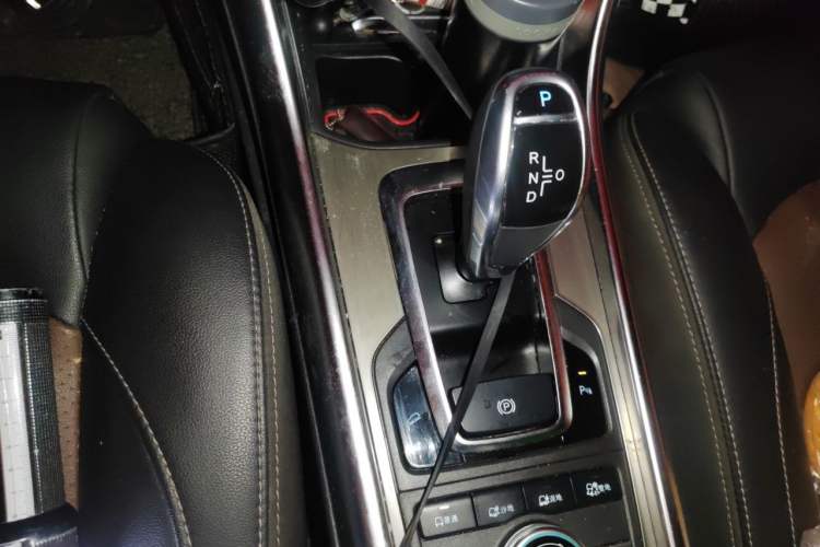 Used BYD Song New Energy 2017 Song DM 1.5TID All-Wheel Drive Prestige Model Gear Lever