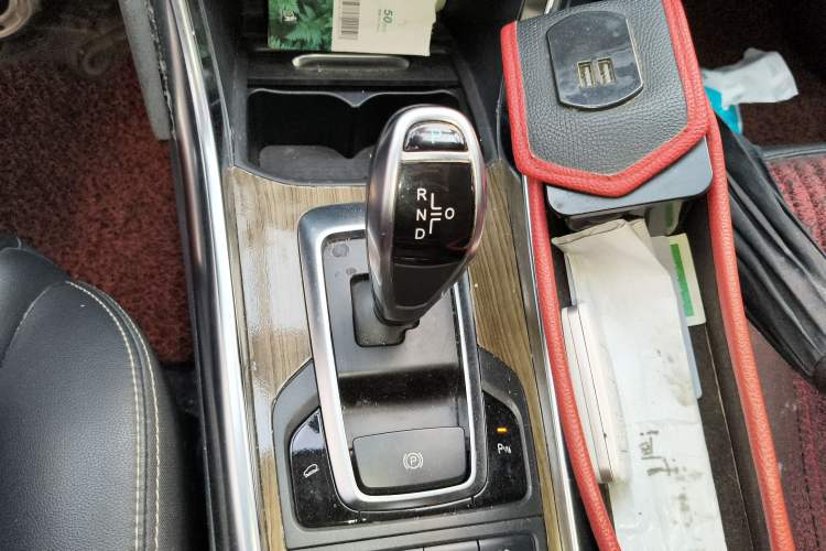 Used BYD Song New Energy 2017 Song DM 1.5TID All-Wheel Drive Prestige Model Gear Lever
