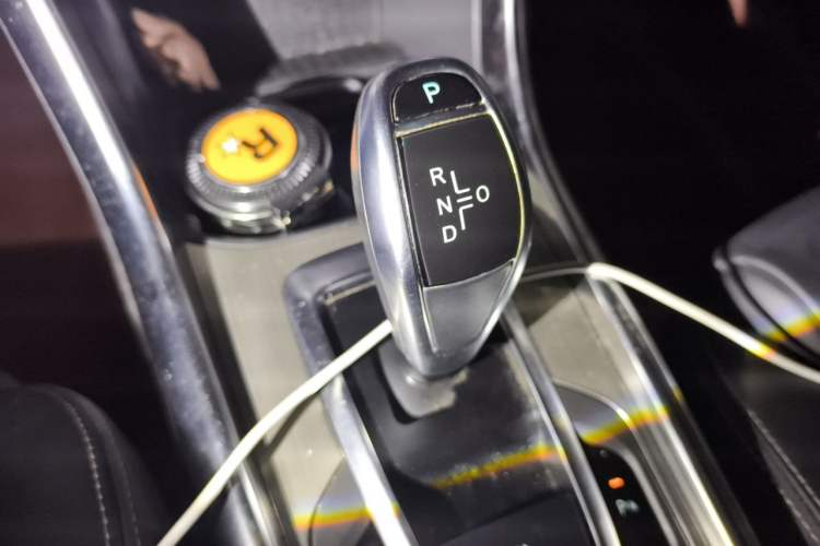 Used BYD Song New Energy 2017 Song DM 1.5TID All-Wheel Drive Luxury Model Gear Lever