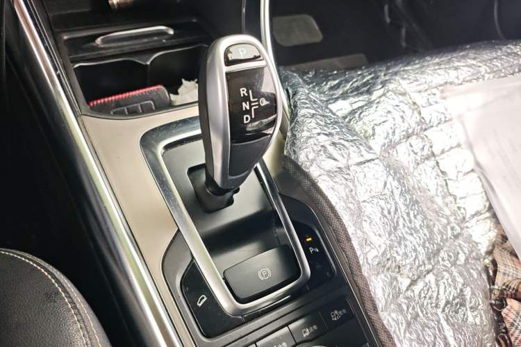Used BYD Song New Energy 2017 Song DM 1.5TID All-Wheel Drive Prestige Model Gear Lever