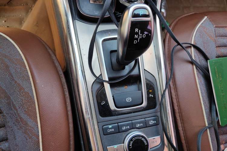 Used BYD Song New Energy 2017 Song DM 1.5TID All-Wheel Drive Luxury Model Gear Lever