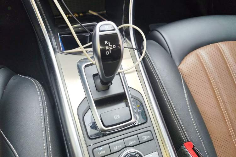 Used BYD Song New Energy 2017 Song DM 1.5TID All-Wheel Drive Luxury Model Gear Lever
