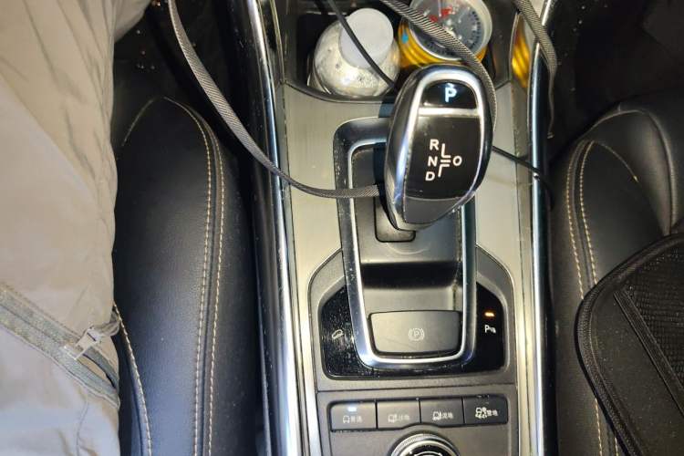 Used BYD Song New Energy 2017 Song DM 1.5TID All-Wheel Drive Prestige Model Gear Lever