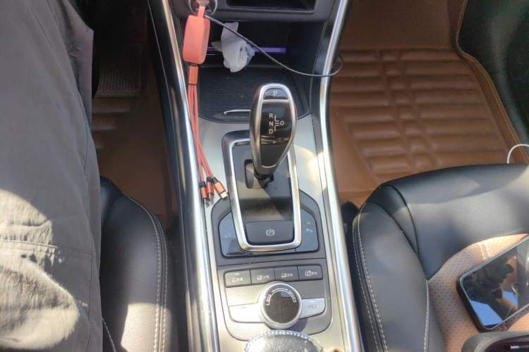 Used BYD Song New Energy 2017 Song DM 1.5TID All-Wheel Drive Luxury Model Gear Lever