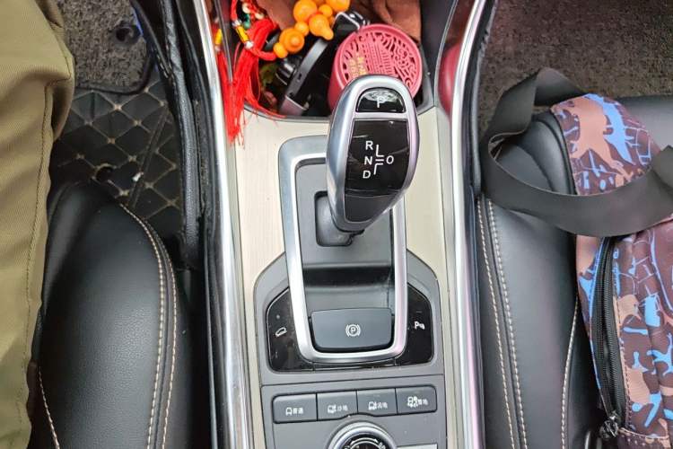 Used BYD Song New Energy 2017 Song DM 1.5TID All-Wheel Drive Luxury Model Gear Lever
