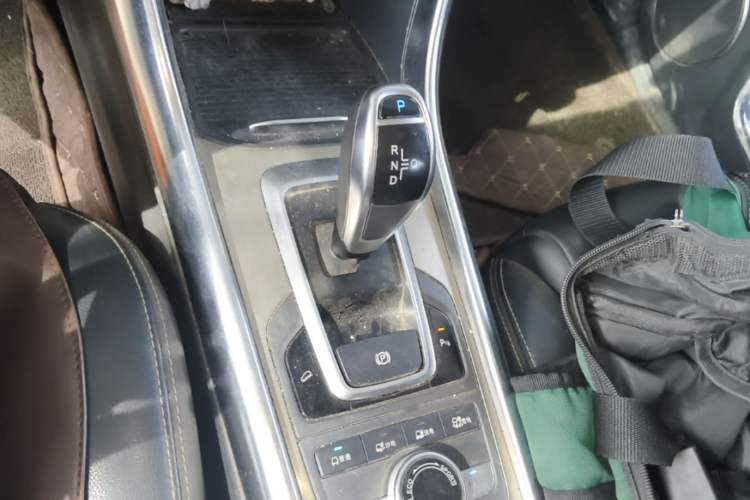 Used BYD Song New Energy 2017 Song DM 1.5TID All-Wheel Drive Prestige Model Gear Lever