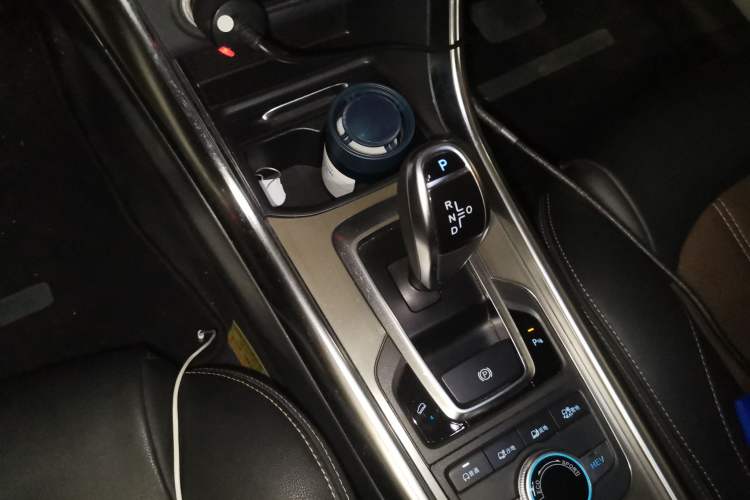 Used BYD Song New Energy 2017 Song DM 1.5TID All-Wheel Drive Luxury Model Gear Lever