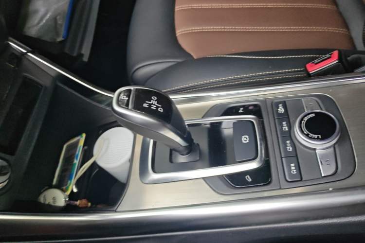 Used BYD Song New Energy 2017 Song DM 1.5TID All-Wheel Drive Luxury Model Gear Lever