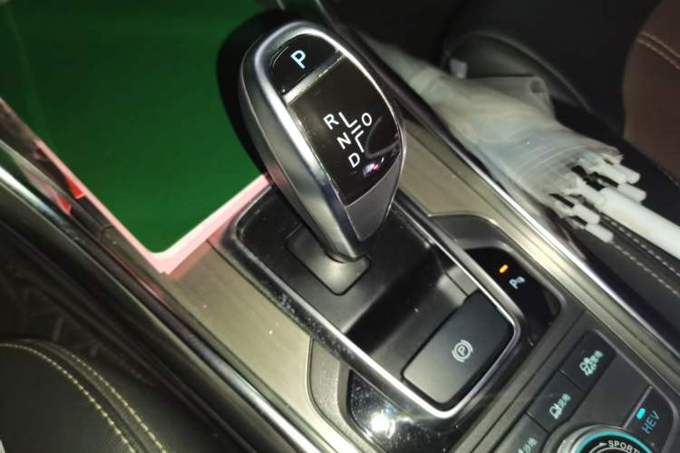 Used BYD Song New Energy 2017 Song DM 1.5TID All-Wheel Drive Luxury Model Gear Lever