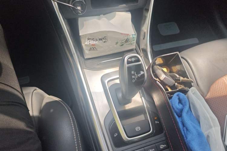 Used BYD Song New Energy 2017 Song DM 1.5TID All-Wheel Drive Prestige Model Gear Lever