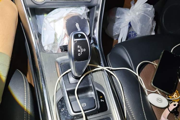 Used BYD Song New Energy 2017 Song DM 1.5TID All-Wheel Drive Luxury Model Gear Lever