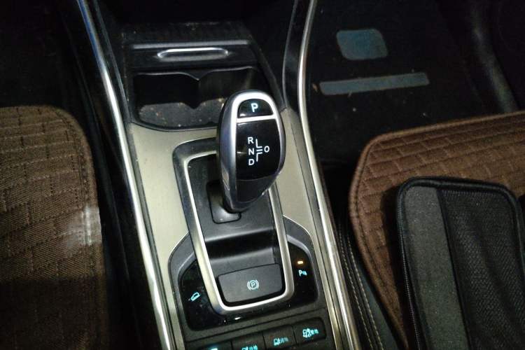 Used BYD Song New Energy 2017 Song DM 1.5TID All-Wheel Drive Luxury Model Gear Lever