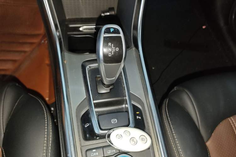 Used BYD Song New Energy 2017 Song DM 1.5TID All-Wheel Drive Luxury Model Gear Lever