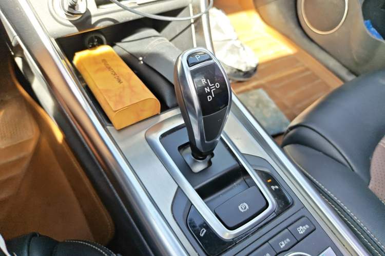 Used BYD Song New Energy 2017 Song DM 1.5TID All-Wheel Drive Luxury Model Gear Lever