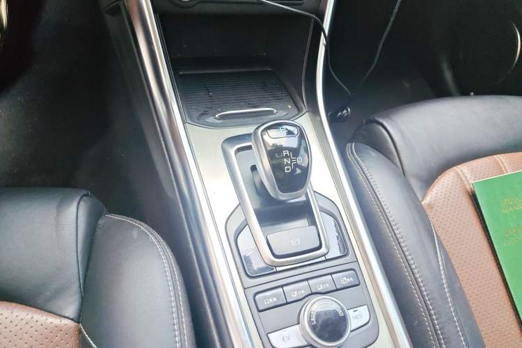 Used BYD Song New Energy 2017 Song DM 1.5TID All-Wheel Drive Luxury Model Gear Lever