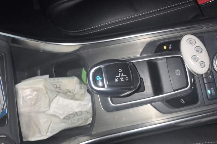 Used BYD Song New Energy 2017 Song DM 1.5TID All-Wheel Drive Luxury Model Gear Lever