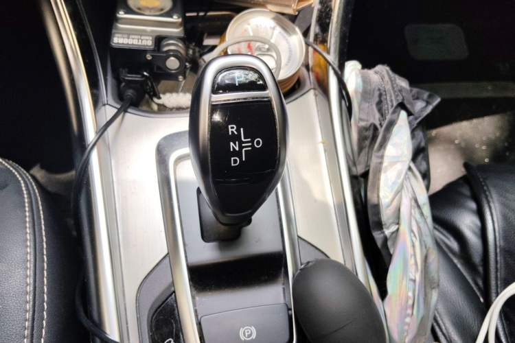 Used BYD Song New Energy 2017 Song DM 1.5TID All-Wheel Drive Luxury Model Gear Lever