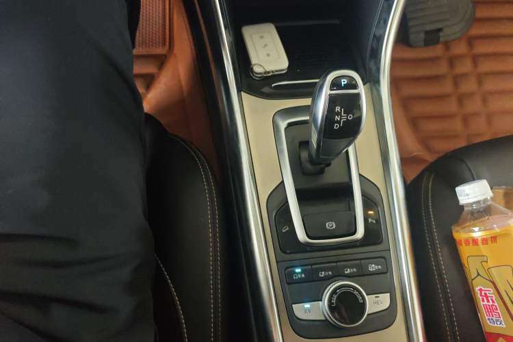 Used BYD Song New Energy 2017 Song DM 1.5TID All-Wheel Drive Prestige Model Gear Lever