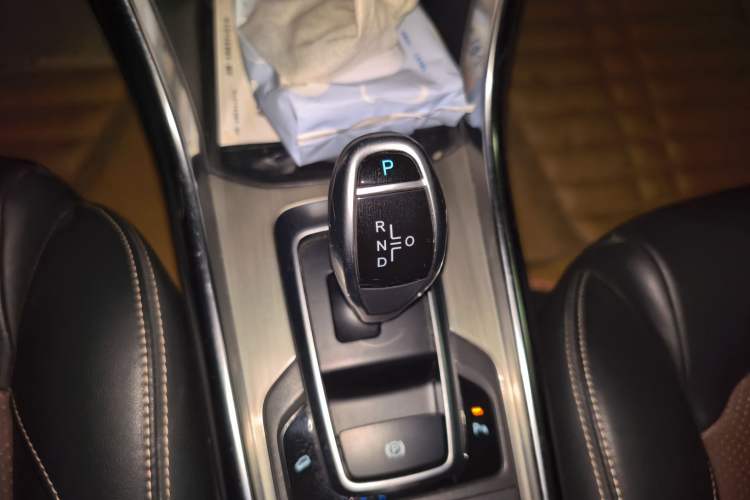 Used BYD Song New Energy 2017 Song DM 1.5TID All-Wheel Drive Prestige Model Gear Lever