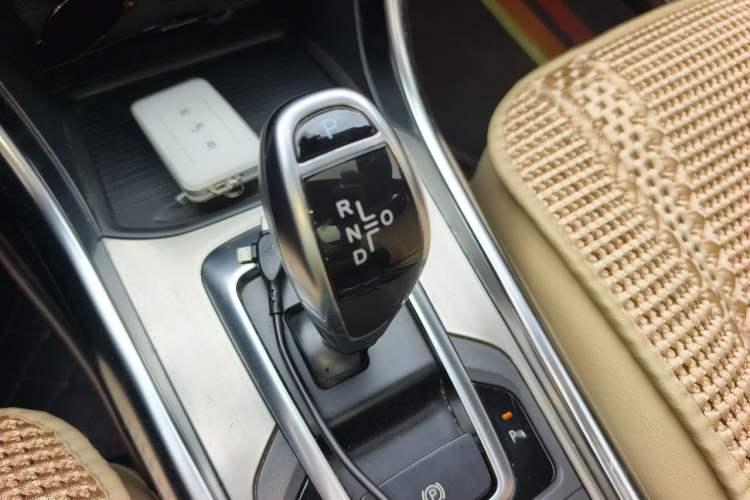 Used BYD Song New Energy 2017 Song DM 1.5TID All-Wheel Drive Prestige Model Gear Lever