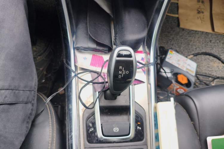 Used BYD Song New Energy 2017 Song DM 1.5TID All-Wheel Drive Prestige Model Gear Lever