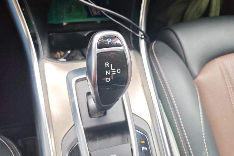 Used BYD Song New Energy 2017 Song DM 1.5TID All-Wheel Drive Luxury Model Gear Lever