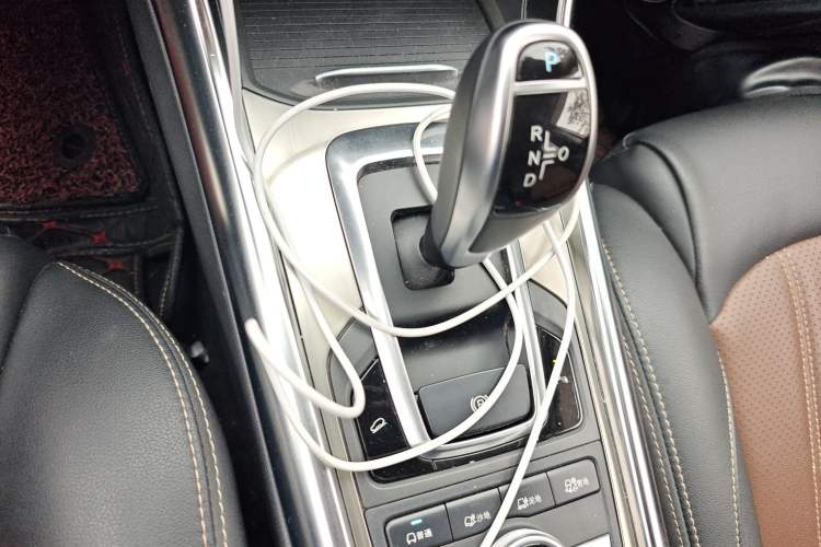 Used BYD Song New Energy 2017 Song DM 1.5TID All-Wheel Drive Luxury Model Gear Lever