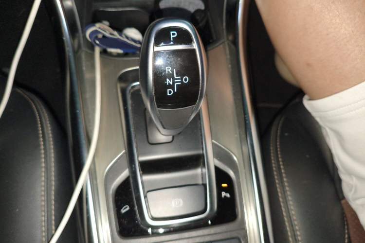 Used BYD Song New Energy 2017 Song DM 1.5TID All-Wheel Drive Luxury Model Gear Lever