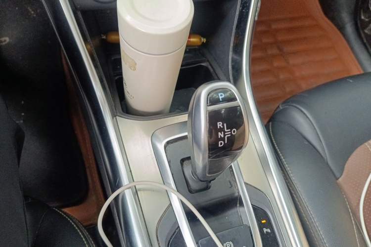 Used BYD Song New Energy 2017 Song DM 1.5TID All-Wheel Drive Luxury Model Gear Lever