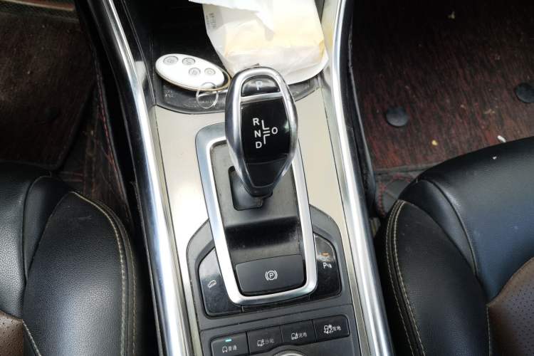 Used BYD Song New Energy 2017 Song DM 1.5TID All-Wheel Drive Luxury Model Gear Lever