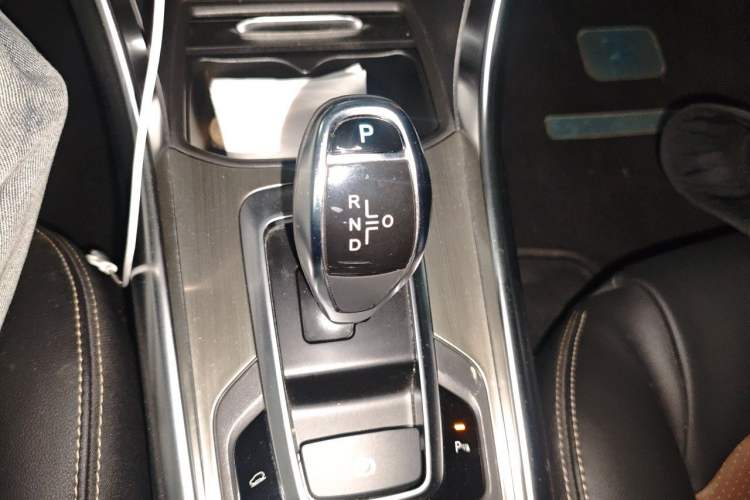 Used BYD Song New Energy 2017 Song DM 1.5TID All-Wheel Drive Luxury Model Gear Lever
