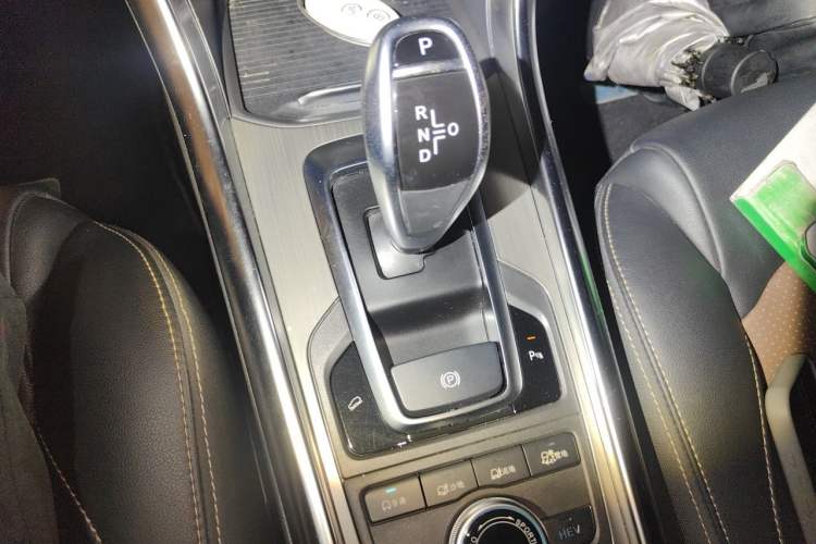 Used BYD Song New Energy 2017 Song DM 1.5TID All-Wheel Drive Luxury Model Gear Lever