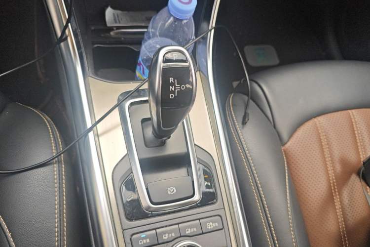 Used BYD Song New Energy 2017 Song DM 1.5TID All-Wheel Drive Luxury Model Gear Lever