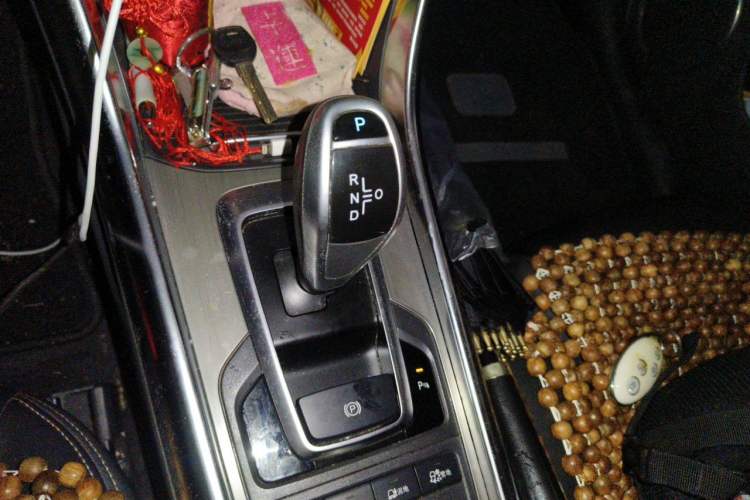 Used BYD Song New Energy 2017 Song DM 1.5TID All-Wheel Drive Luxury Model Gear Lever
