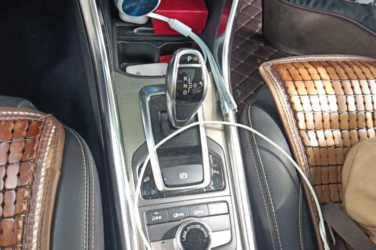 Used BYD Song New Energy 2017 Song DM 1.5TID All-Wheel Drive Prestige Model Gear Lever