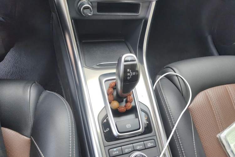Used BYD Song New Energy 2017 Song DM 1.5TID All-Wheel Drive Prestige Model Gear Lever
