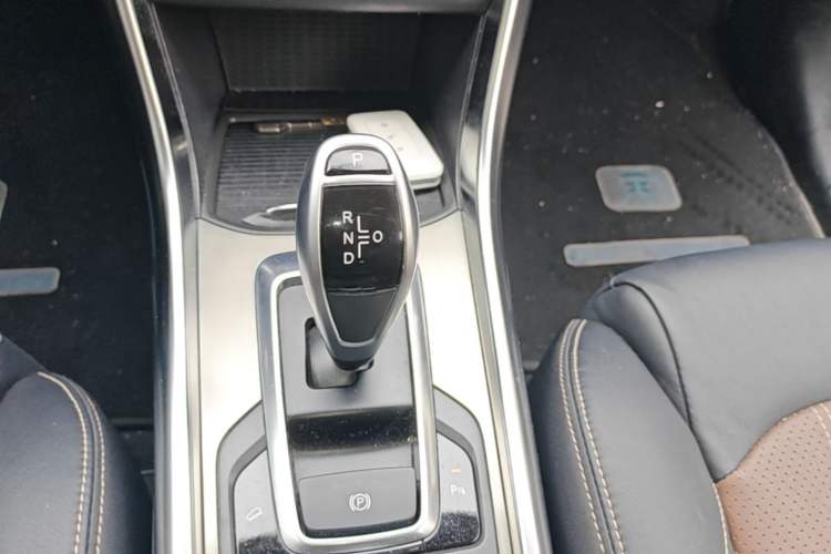Used BYD Song New Energy 2017 Song DM 1.5TID All-Wheel Drive Luxury Model Gear Lever